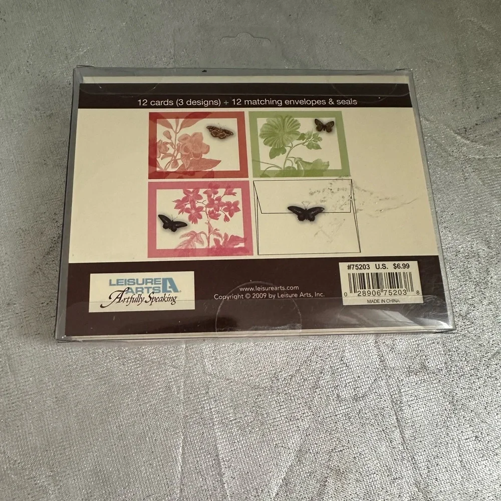 New 12 cards (3 designs) + 12 matching envelopes & seats.